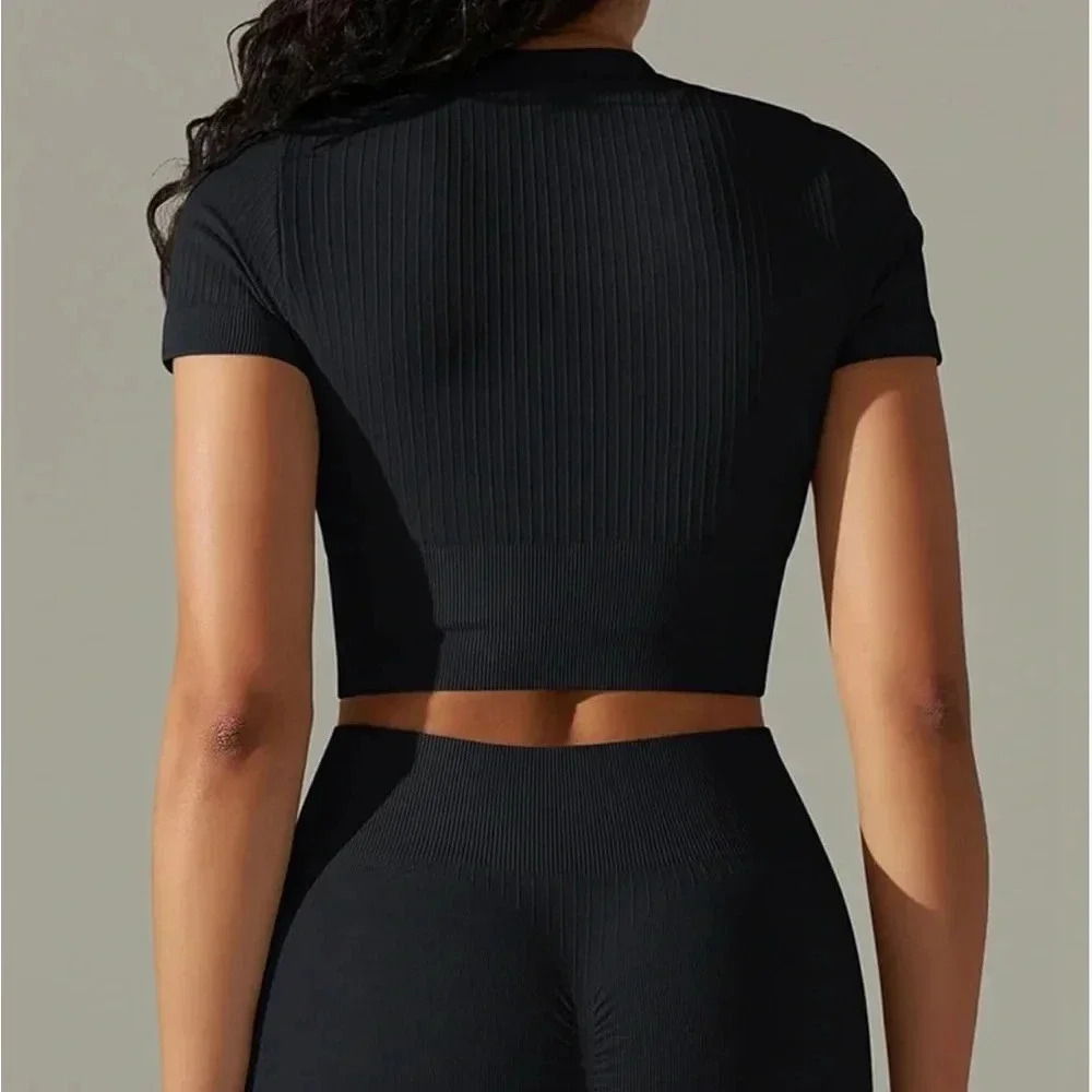 NWOT Angel Cult Black Ribbed Short Sleeve Yoga Crop Top with Zipper Size M - Picture 2 of 6
